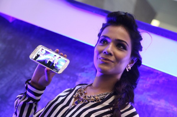 Humaima Malick is now brand ambassador of Galaxy S4 (1)