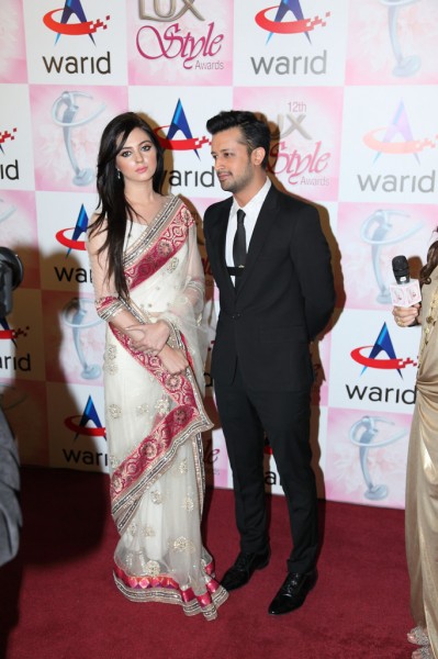 Atif Aslam & Sara Bharwana at Lux Style Awards 2013 (Redcarpet)
