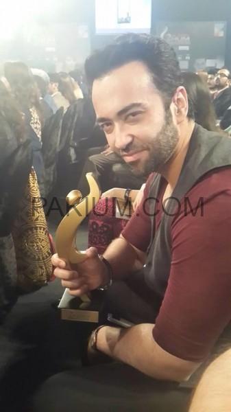 Farhad-with-awardin-hum-tv-awards