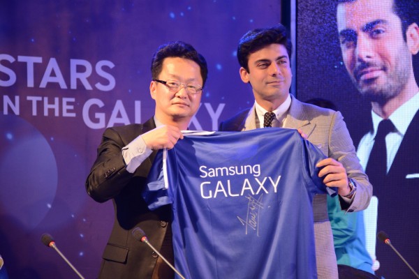 Fawad-Khan-Samsung-Galaxy-of-Stars-Pakistan (1)