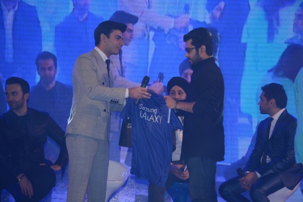 Lucky-Blogger-Who-Met-Fawad-Khan-at-Samsung-Galaxy-of-Stars-Pakistan (3)