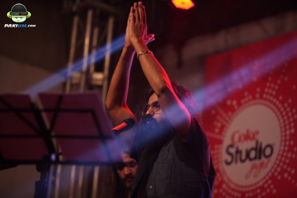 jimmy-khanasrar-and-sara-haider-perform-in-coke-studio-gigs-2015 (14)