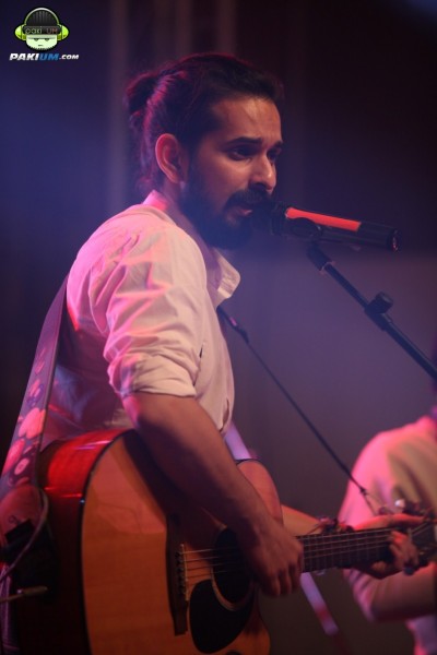 jimmy-khanasrar-and-sara-haider-perform-in-coke-studio-gigs-2015 (3)