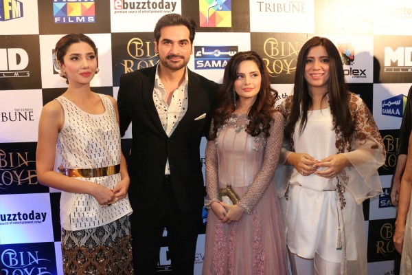 Cast of Bin Roye along with Momina Duraid