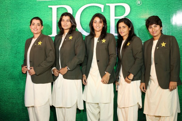 pakistani-showbiz-stars-attend-the-launch-of-pakistan-super-league (4)